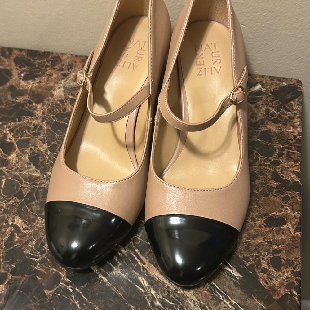 Naturalizer Tan and Black Heels with Cap-Toe Design - size 8.5 W